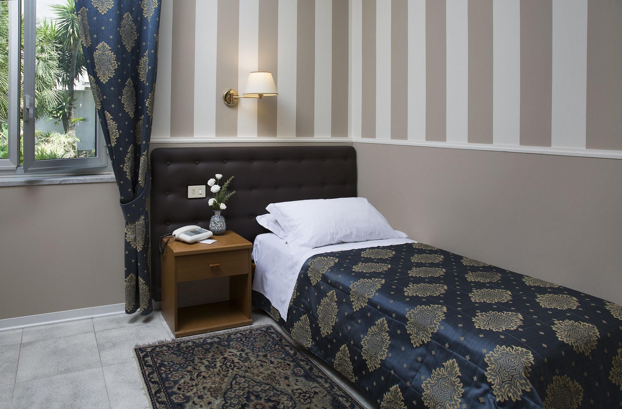 Hotel Redebora Torregrotta Extérieur photo