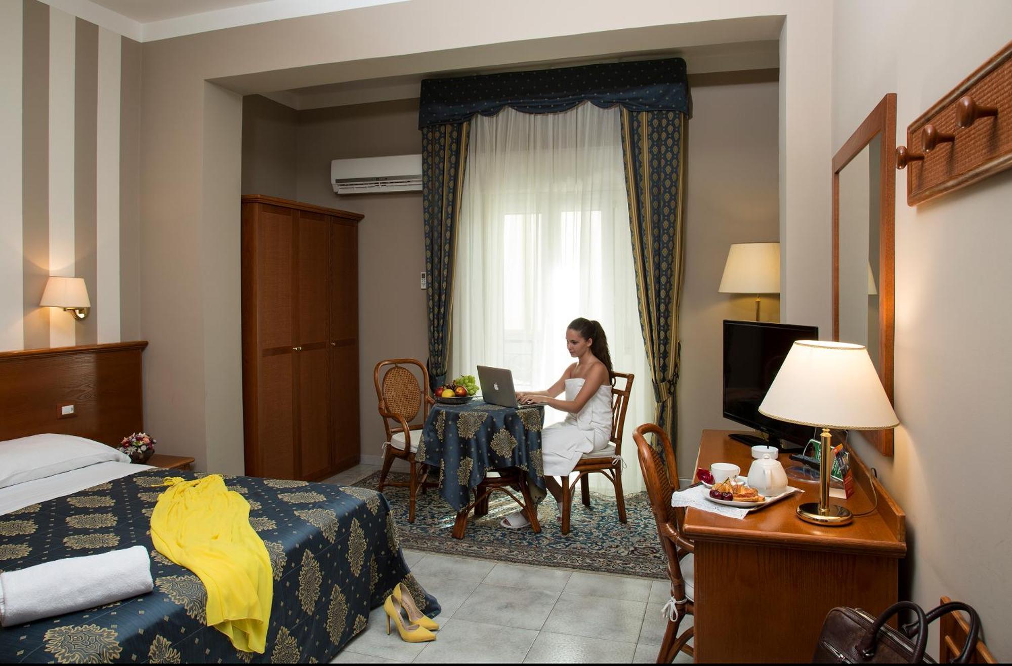 Hotel Redebora Torregrotta Chambre photo