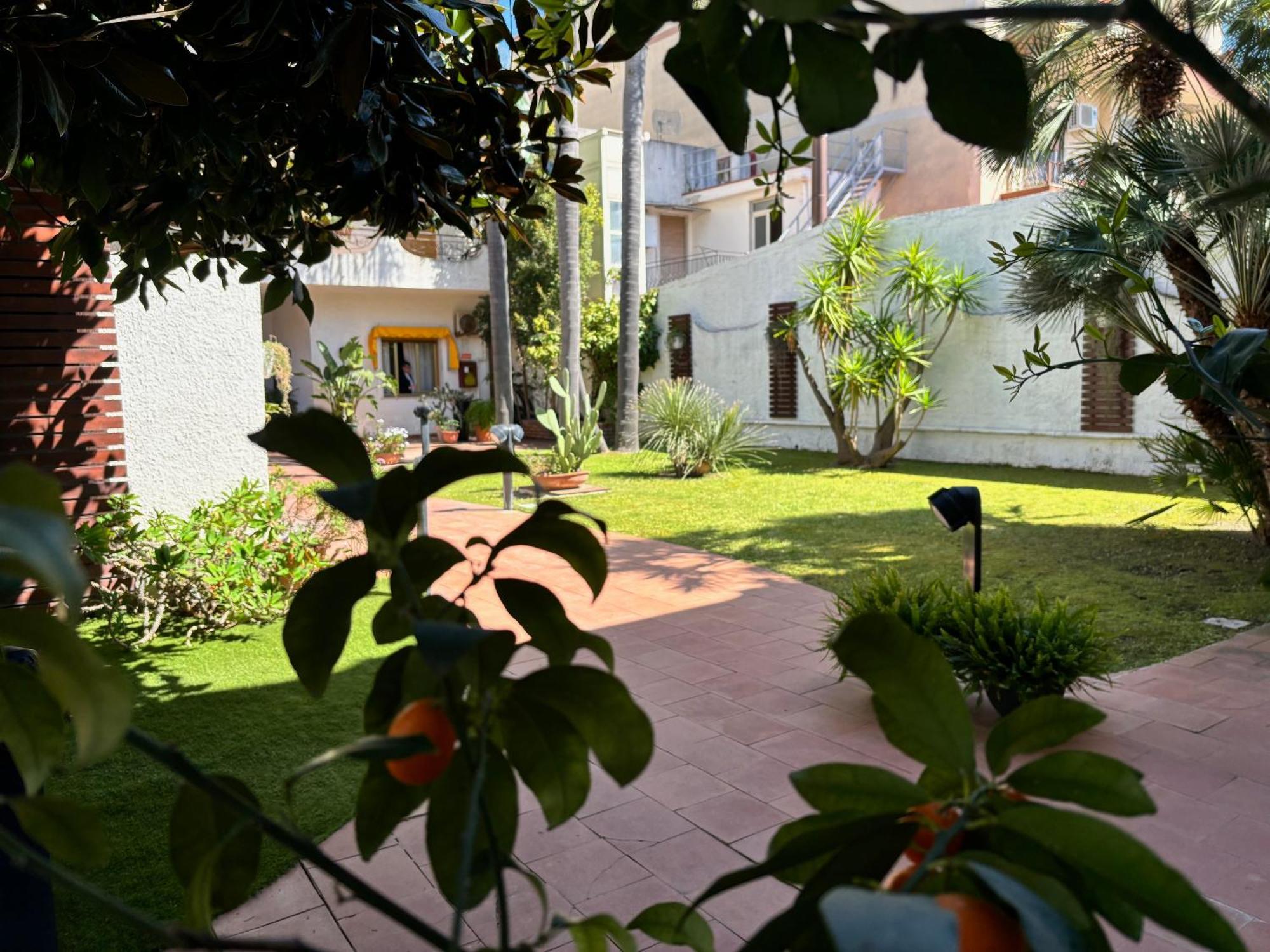 Hotel Redebora Torregrotta Extérieur photo